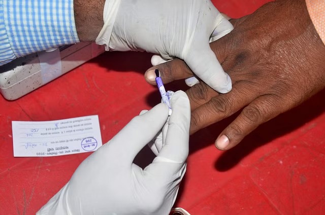 6 மாநிலங்களில் இடைத்தேர்தல்…. பலத்த பாதுகாப்புடன் தொடங்கிய வாக்குப்பதிவு….!!!