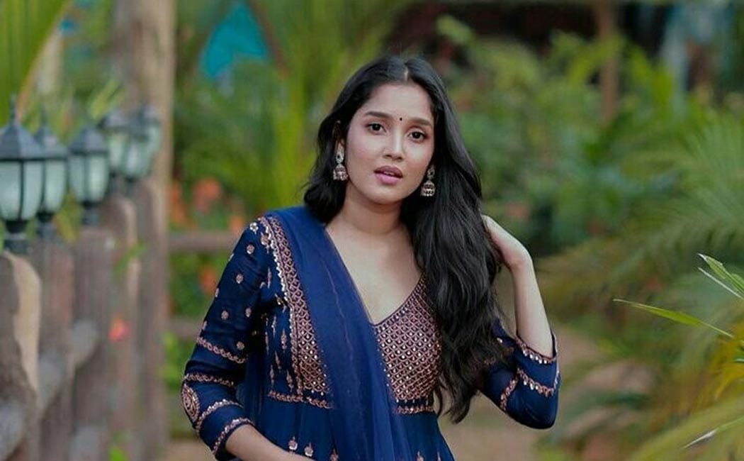 ஹீரோயின்களுக்கே டஃப் கொடுக்கும் அஜித்தின் ரீல் மகள்….. இந்த வயசில் இப்படி ஒரு போட்டோ ஷூட்டா….!!!!