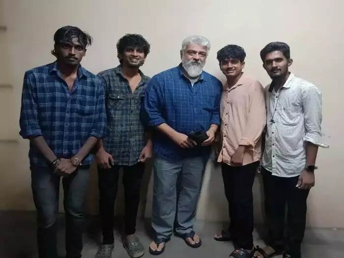 பின் தொடர்ந்து சென்ற ரசிகர்கள்….. திடீரென பதறிப்போன நடிகர் அஜித்…. கடைசியில் நடந்த மகிழ்ச்சி டுவிஸ்ட்….!!!!!