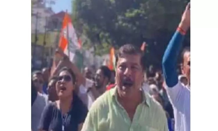 “பாஜக-காங்கிரஸ் கடும் மோதல்”…. 5 கம்யூனிஸ்ட் தலைவர்கள் மீது தாக்குதல்…. 30 பேர் பலத்த காயம்….. தொடர் வன்முறையால் பரபரப்பு….!!!!!