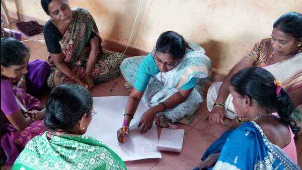 மகளிர் சுய உதவி குழுக்களுக்கான கடன் தள்ளுபடி…. அமைச்சர் சொன்ன சூப்பர் குட் நியூஸ்….!!!