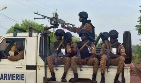 “தொடரும் பயங்கரவாதிகளின் அட்டுழியம்”… 12 பேர் பலி… பெரும் பரபரப்பு…!!!!!