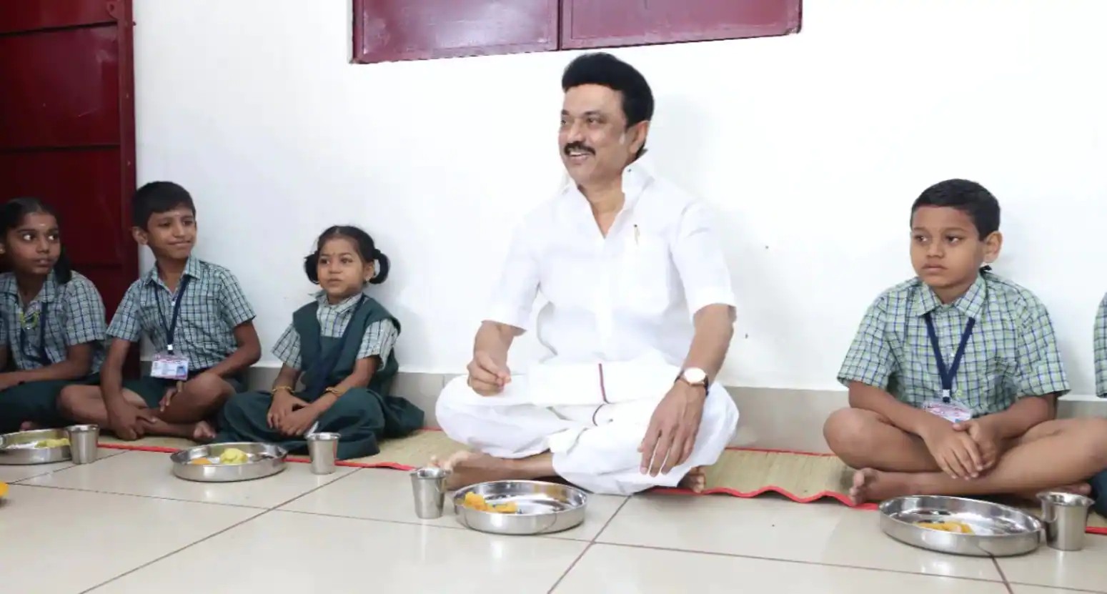 தமிழகத்தில் பள்ளி குழந்தைகள் நல்ல ஆரோக்கியத்துடன் வளர…. அரசின் அசத்தலான திட்டம்…..!!!!!