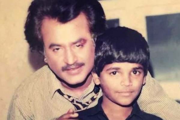 ரஜினியுடன் போட்டோவில் இருக்கும் சீரியல் நடிகர்…. யார் தெரியுமா?…. நீங்களே பாருங்க…..!!!!!