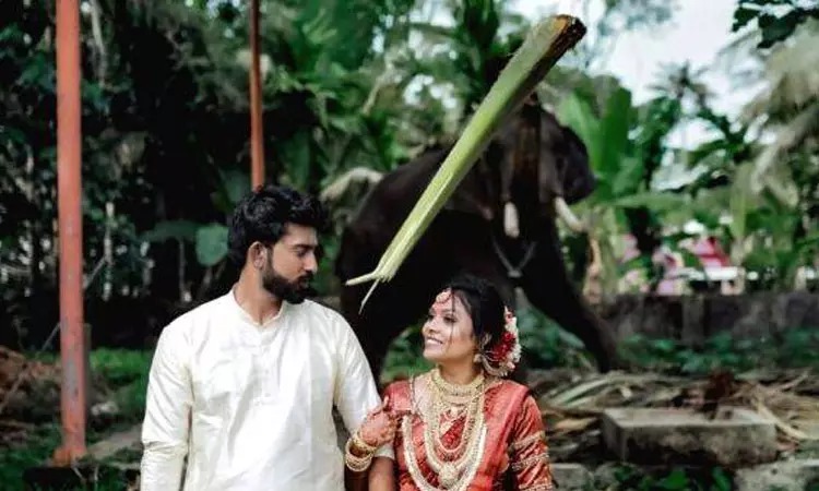 “நான் சிங்கிளாக இருக்கேன்!… என் முன்னாடி போட்டோ ஷூட்டா பண்றீங்க?…. கடுப்பான யானையின் குறும்புத்தனம்…. வைரல் வீடியோ….!!!!