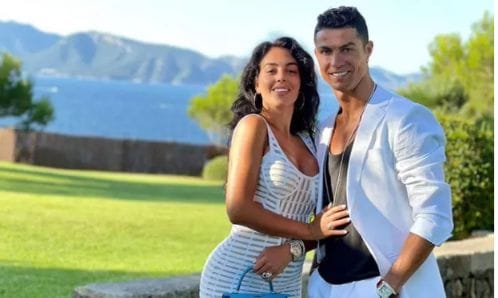 அடடே… கிறிஸ்துமஸ் பண்டிகைக்கு rolls-royce கார் பரிசளித்த காதலி…. திகைத்துப் போன ரொனால்டா…!!!!!