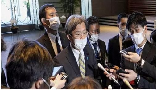 ஊழல் குற்றச்சாட்டு… பிரதமரிடம்  ராஜினாமா கடிதம் வழங்கிய மந்திரி…!!!!!