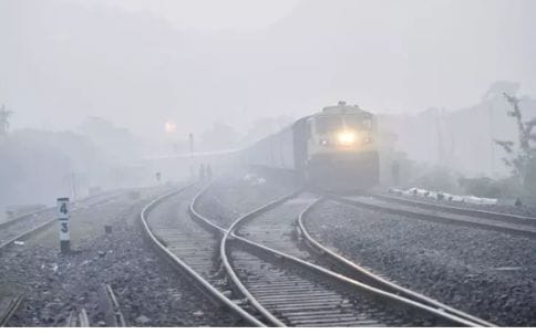 பனிக்காலங்களில் ரயில் விபத்தை தடுக்க… இந்திய ரயில்வே வெளியிட்ட அறிவிப்பு… என்ன தெரியுமா…?