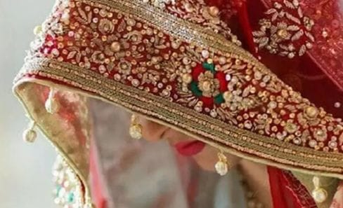 “நான் அவரை திருமணம் செய்ய மாட்டேன்”… மணமேடையை விட்டு எழுந்து சென்ற மணமகள்… ஏன் தெரியுமா…??