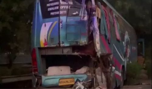 “2 பேருந்துகள் நேருக்கு நேர் மோதி விபத்து”… 3 பேர் பலி… பெரும் சோகம்…!!!!!