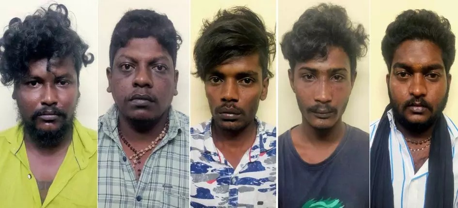 கஞ்சா விற்க பொட்டலம் போட்ட வாலிபர்கள்…. மடக்கிப் பிடித்த போலீசார்… 5 பேர் அதிரடி கைது..!!!