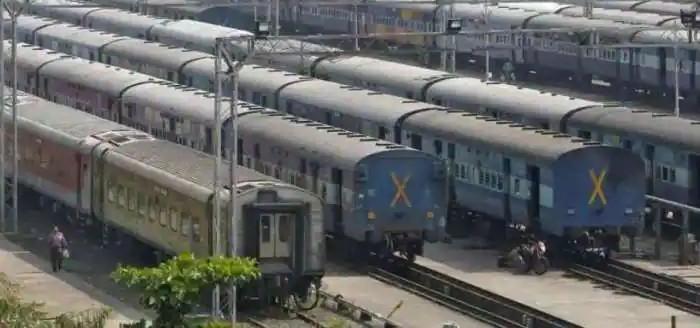 ரயில் பயணிகளே!…. வீட்டிலிருந்து புறப்படுவதற்கு முன் இதை செக் பண்ணுங்க?…. வெளியான மிக முக்கிய அறிவிப்பு…..!!!!