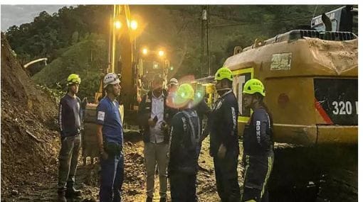 நெடுஞ்சாலையில் திடீர் நிலச்சரிவு… மண்ணுக்குள் புதைந்த வாகனங்கள்… 33 பேர் பலி… பெரும் சோகம்…!!!!!