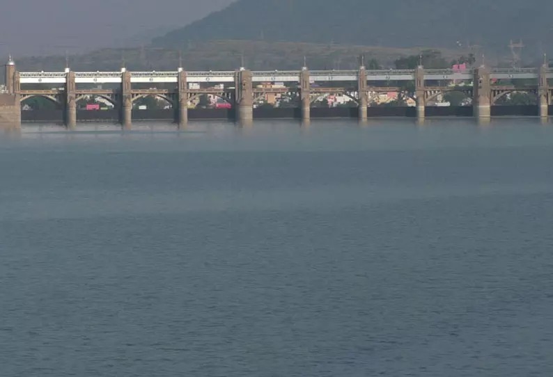 காவிரி நீர்பிடிப்பு பகுதிகளில் மழை நின்றது… மேட்டூர் அணைக்கு நீர்வரத்து குறைவு..!!!