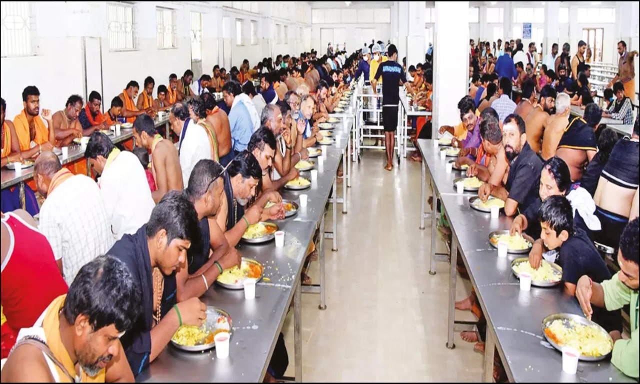 சபரிமலை பக்தர்களுக்கு அன்னதான ஸ்பெஷல்…. தேவசம் போர்டு அறிவிப்பு….!!!!