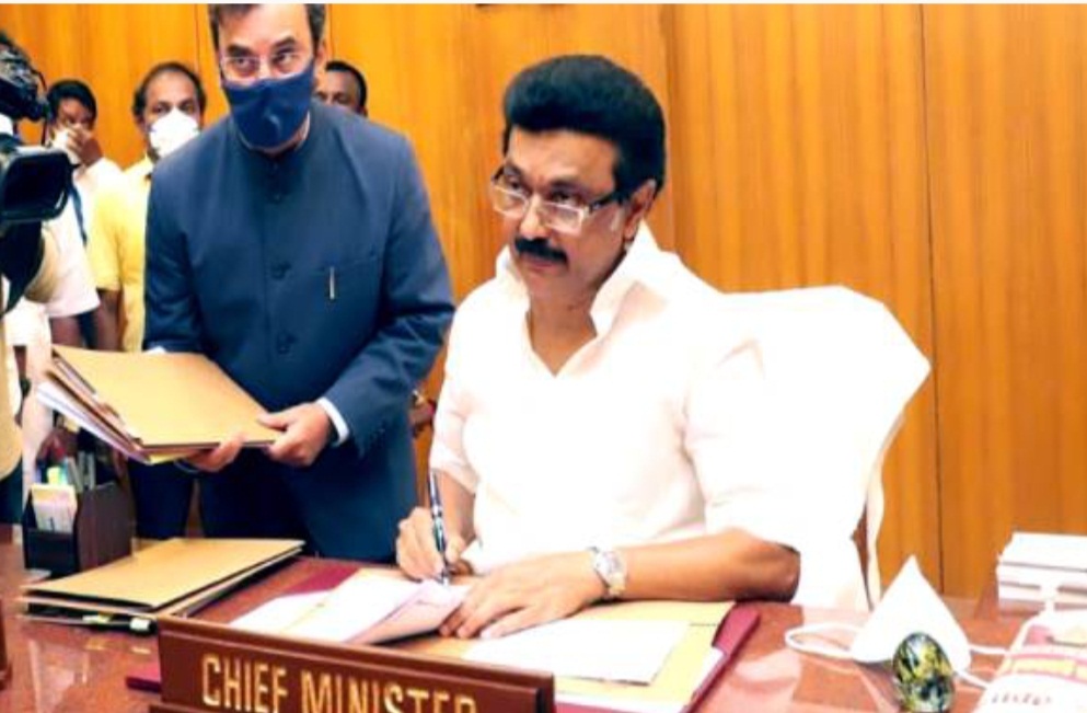 செம சூப்பர்…! ரூ.100 குறைத்த தமிழக அரசு… கலக்கலான அறிவிப்பால் மக்கள் மகிழ்ச்சி…!!