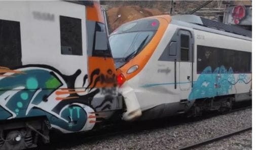 அடக்கடவுளே… 2 ரயில்கள் நேருக்கு நேர் மோதல்…? 155 பயணிகள் காயம்… பெரும் பரபரப்பு…!!!!!