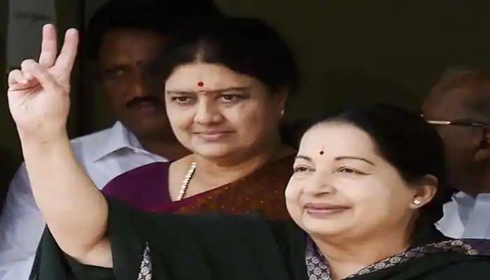 இறப்பதற்கு முன் அவர்களுக்கு நகை, பரிசு கொடுக்க ஆசைப்பட்ட “ஜெ”…. சசிகலா சொன்ன புது தகவல்….!!!!