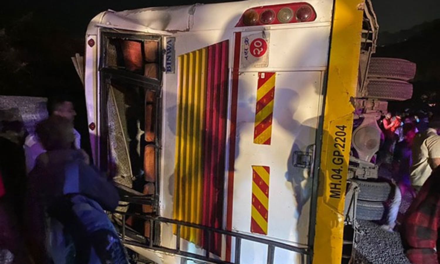 கோர‌ விபத்து!…. மாணவர்கள் சென்ற பேருந்து கவிழ்ந்து 2 பேர் பலி….. 47 பேர் படுகாயம்…. பெரும் பரபரப்பு சம்பவம்….!!!!!