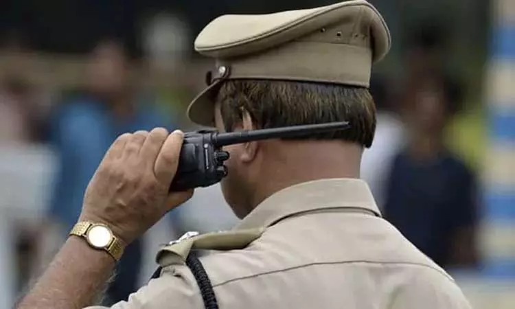 பள்ளி முடிந்து வீடு திரும்பும் வழியில்…. சிறுமியை கடத்திய இளைஞர்…. 1 மணி நேரத்தில் நேர்ந்த திருப்பம்…. போலீஸ் அதிரடி….!!!!