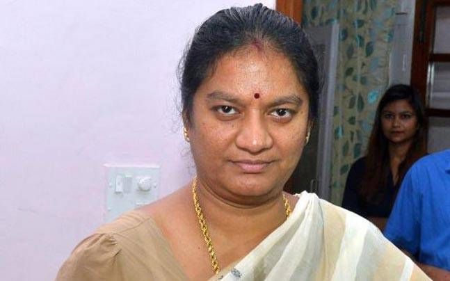 தூத்துக்குடியில் சசிகலா புஷ்பா வீடு மீது தாக்குதல்…. திமுக கவுன்சிலர் ராமகிருஷ்ணன் கைது..!!