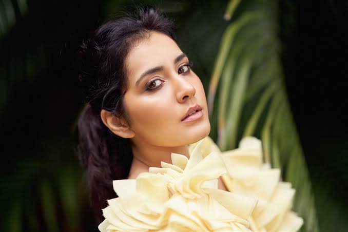 WOW!….  Is this Namma Sardaar movie actress?  “Kolai Garo”….. Fans left speechless by the latest click….!!!!!