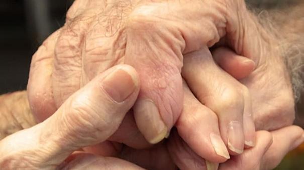 “ஹலோ சீனியர்” காவல் உதவி எண்ணை அழைத்த முதியவர்…. போலீசாரின் உடனடி நடவடிக்கை…!!!