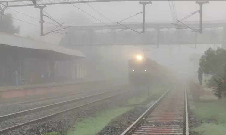 மாவட்டம் முழுதும் கடும் பனிப்பொழிவு…. சிரமப்படும் வாகன ஓட்டிகள்…. பொதுமக்கள் அவதி…!!!