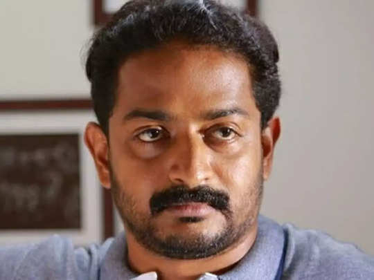 ஷாக்..!! பிரபல நடிகர் மீது இளம் பெண் பாலியல் புகார்…. பெரும் பரபரப்பு…!!!