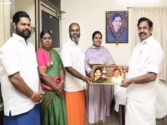 “பத்திரிக்கை விவகாரம்”…. கோபத்தில் வெடித்த எடப்பாடி…. டக்குனு உஷாரான ஆர்.பி உதயகுமார்…. நடந்தது என்ன….?