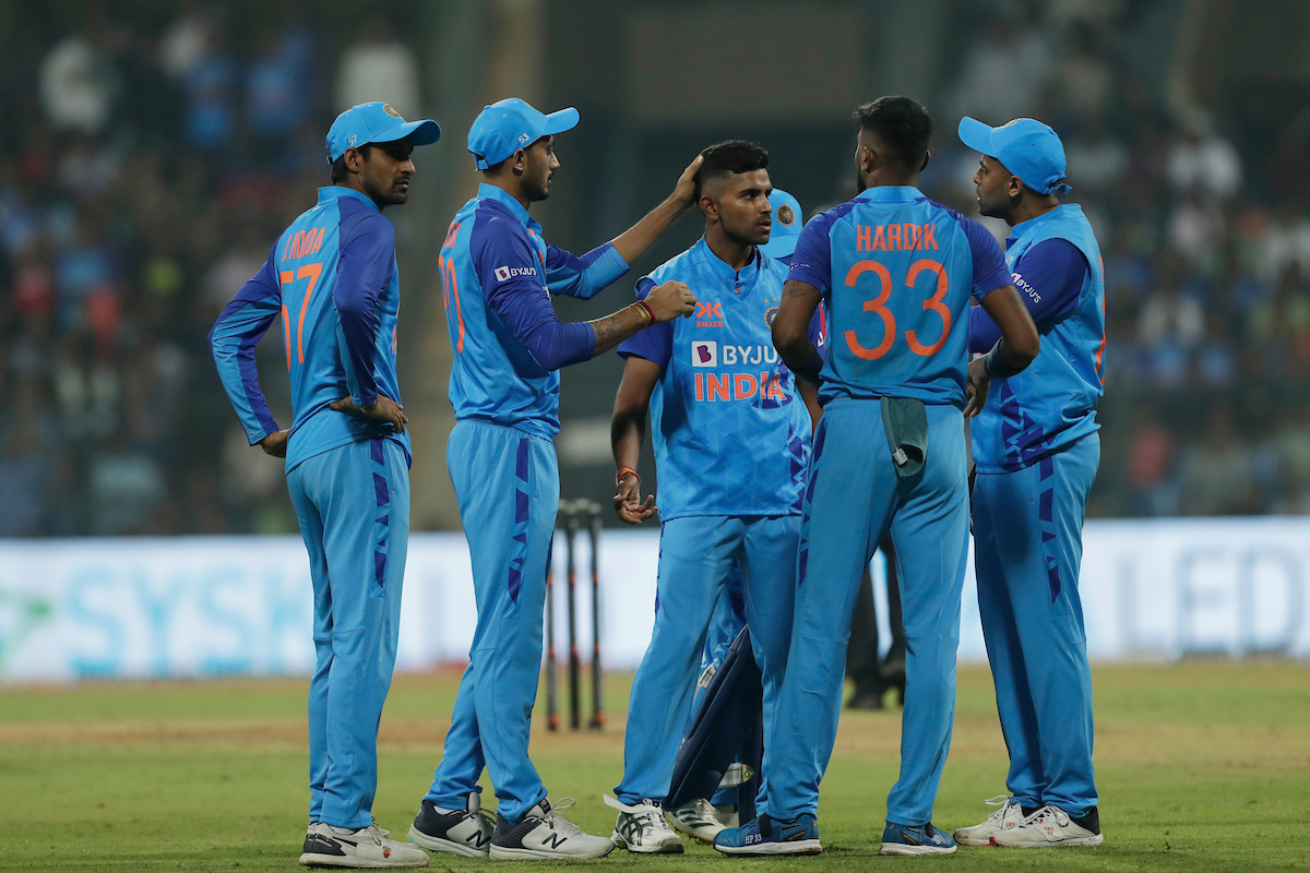#INDvSL : முதல் டி20 போட்டி…. 2 ரன்னில் த்ரில் வெற்றியை ருசித்த இந்திய அணி..!!