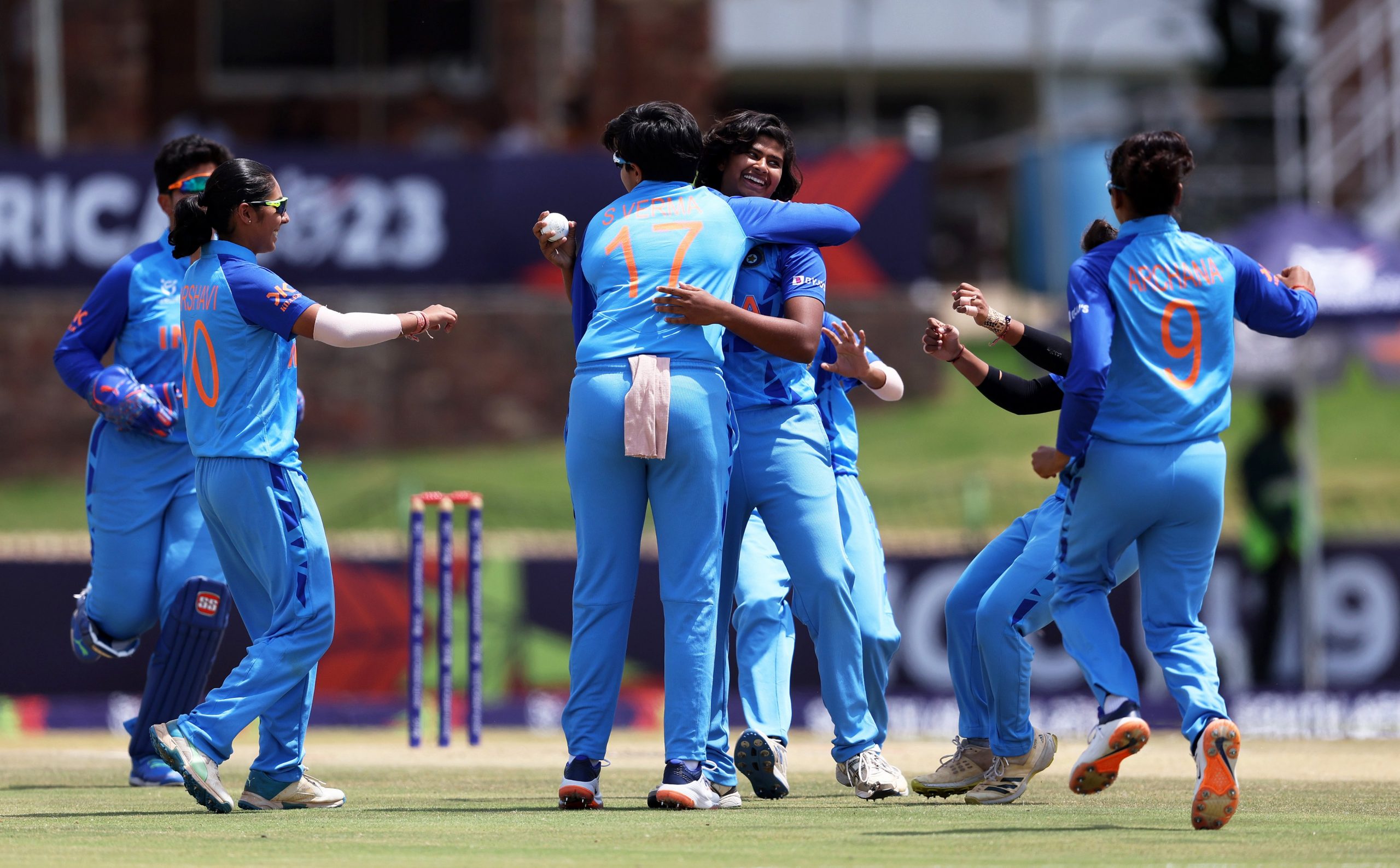 #U19T20WorldCup : இங்கிலாந்தை வீழ்த்தி…. சாம்பியன் பட்டத்தை தட்டி தூக்கிய இந்திய மகளிர் அணி..!!