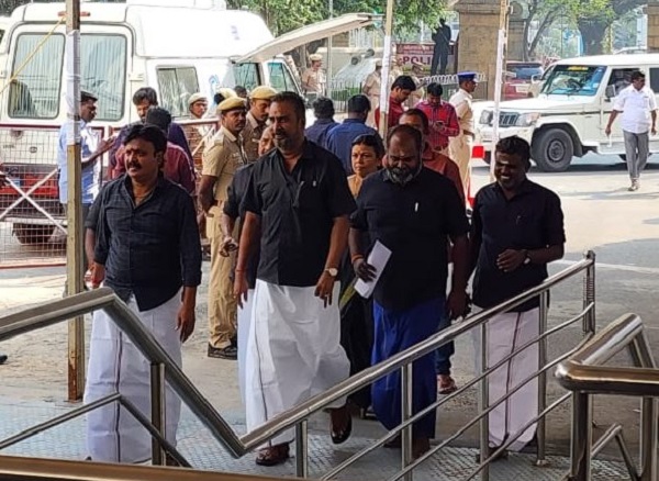 BREAKING: சட்டப்பேரவைக்கு கருப்பு சட்டை அணிந்து வந்த அதிமுக MLA-க்கள்…!!!!