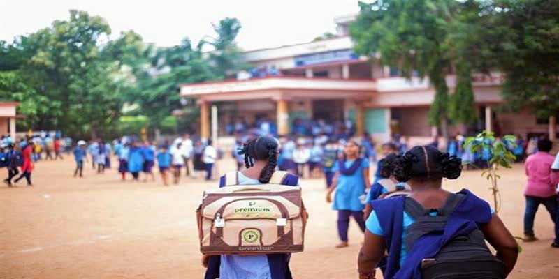 மாணவர்களே கிளம்புங்க…. தமிழகம் முழுவதும் இன்று தொடக்கப் பள்ளிகள் திறப்பு….!!!!