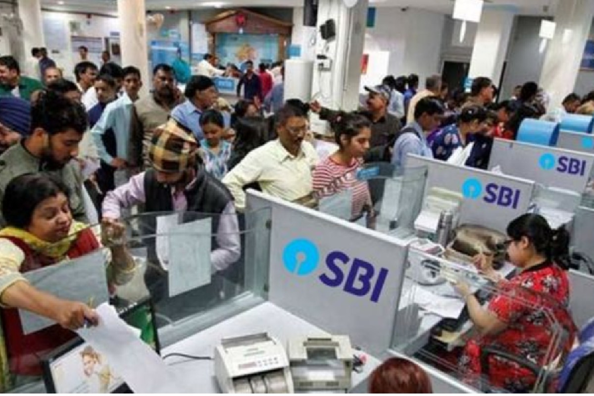 SBI வாடிக்கையாளர்களுக்கு சூப்பர் குட் நியூஸ்….  மாதம் தோறும் வருமானம் தரும் திட்டம் அறிமுகம்….!!!