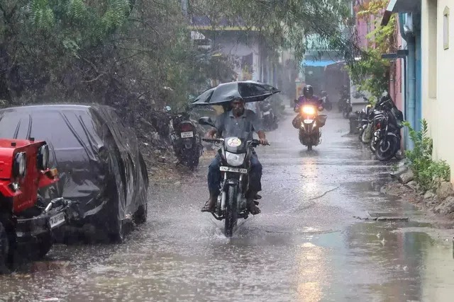 தமிழகத்தில் 3 நாட்களுக்கு எச்சரிக்கை…. மீண்டும் ஆரம்பமாகப்போகுதாம் மக்களே…!!!