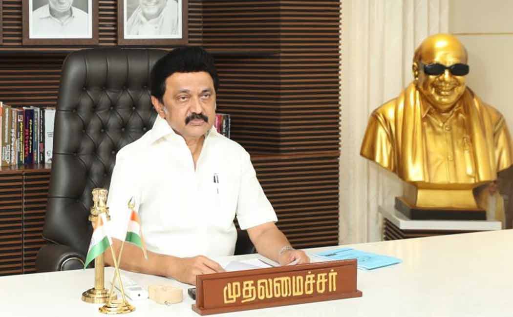 “69 வயசுலயும்‌ கெத்து காட்டும் முதல்வர்”…. ஜிம்மில் வெறித்தனமான ஒர்க் அவுட்…. தீ தளபதினு நிரூபிச்சிட்டாருப்பா….!!