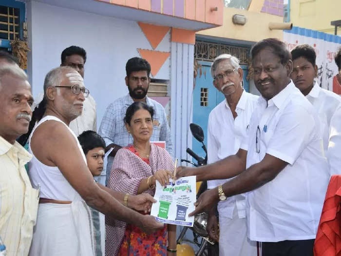 அப்படி இல்ல இருந்தாலும்…. இது வேற மாதிரியான ஐடியா..! வீடு வீடாக செல்லும் பேனா…. மாஸ் காட்டும் சேலம் திமுக…!!!