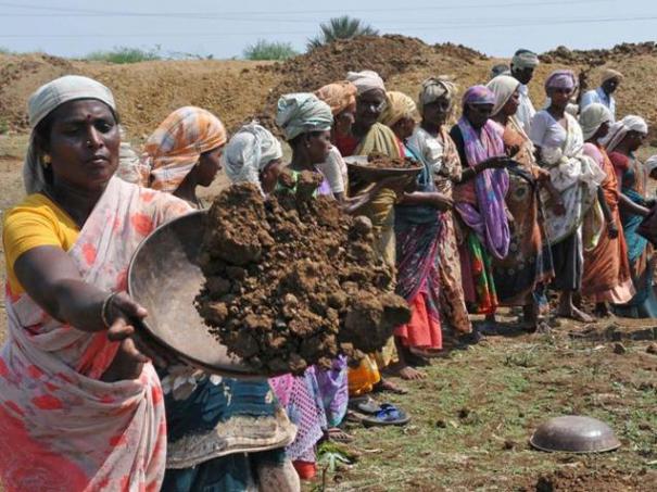 பட்ஜெட்டில் தொடரும் ஏமாற்றம்… குறைவான நிதி ஒதுக்கீடு செய்யப்படும் 100 நாள் வேலை திட்டம்… அதிருப்தியில் ஊழியர்கள்…!!!!