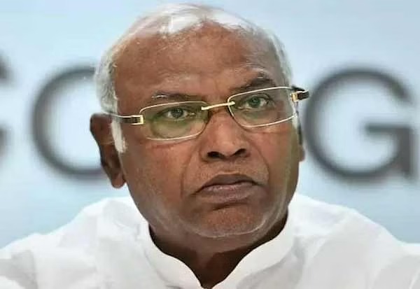 #parliamentbudgetsession: இந்த பட்ஜெட் தேர்தலுக்கானது…. காங்கிரஸ் தலைவர் விமர்சனம்…..!!!!!