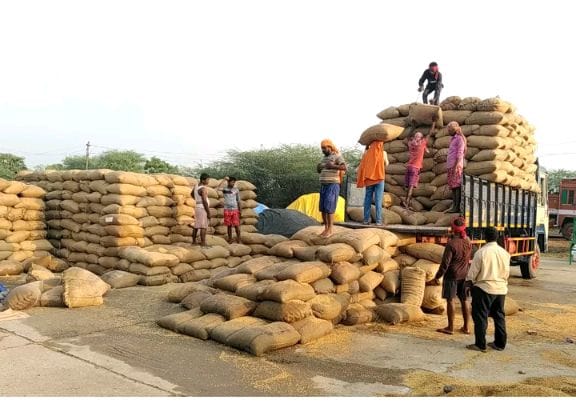 முறைகேடாக நெல் கொள்முதல் செய்யப்படுகிறதா…? போலீசார் திடீர் சோதனை…!!!!