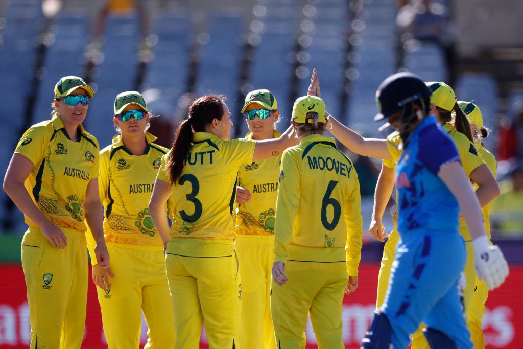 Women’s T20 WC SemiFnal : 5 ரன்னில் இந்தியா போராடி தோல்வி.! இறுதிப்போட்டிக்குள் நுழைந்த ஆஸ்திரேலிய மகளிர் அணி..!!