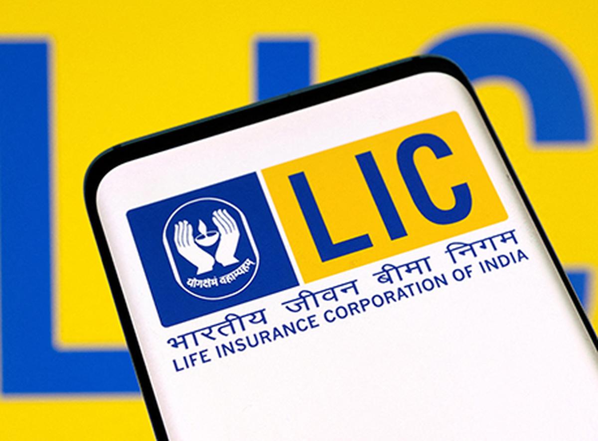 ரூ.33,600 கோடியாக குறைந்த முதலீடு…. LIC பயனர்களுக்கு அதிர்ச்சி செய்தி…!!!