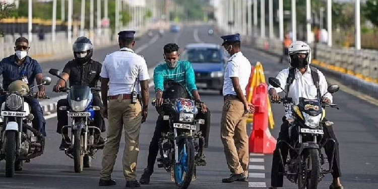 ALERT: பைக் ஓட்டிகளே உஷார்! வெள்ளைக் கோட்டைத் தாண்டினால் 500 அபராதம்…!!