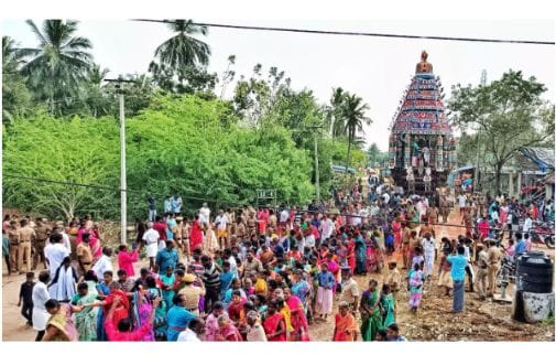 சவுரிராஜ பெருமாள் கோவில் தேரோட்டம்… குவிந்த பக்தர்கள் கூட்டம்…!!!!