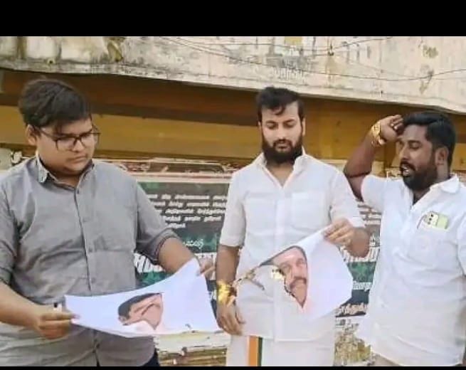 இபிஎஸ் புகைப்படத்தை எரித்த தினேஷ் ரோடி….இரவு நீக்கப்பட்டவர் காலை சேர்ப்பு.. பெரும் குழப்பத்தில் பா.ஜ.க-வினர்…!!!!!