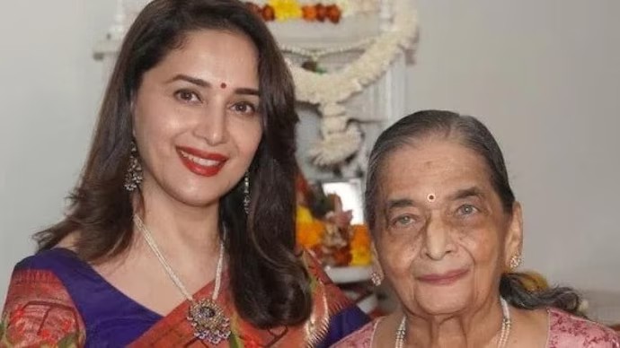 பிரபல நடிகை மாதுரி தீக்ஷித்தின் தாயார் திடீர் மரணம்…. திரையுலக பிரபலங்கள் இரங்கல்…!!!