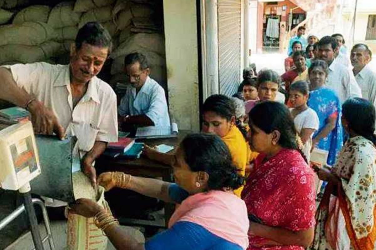 இலவச சிகிச்சை: ரேஷன் அட்டைதாரர்கள் கவனத்திற்கு…. மத்திய அரசு போட்ட பக்கா பிளான்…..!!!!!