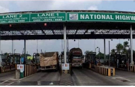 தமிழகத்தில் 29 சுங்க சாவடிகளில் இன்று நள்ளிரவு முதல் கட்டண உயர்வு… வெளியான அறிவிப்பு…!!!!