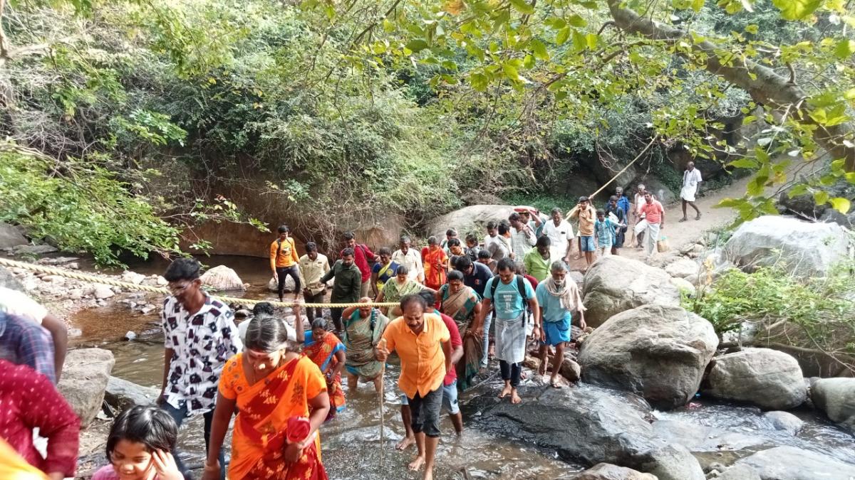 சதுரகிரி செல்ல பக்தர்களுக்கு இன்று முதல் 5 நாட்களுக்கு அனுமதி….. வெளியான அறிவிப்பு….!!!!